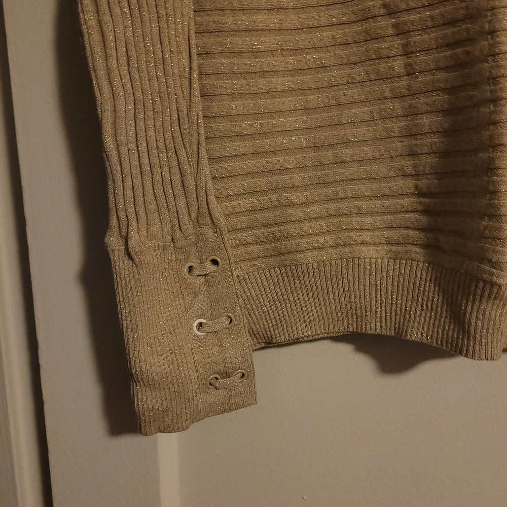 Soho Gold Ribbed Sweater - Picture 4 of 6